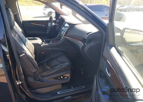 2015 Cadillac Escalade Luxury z USA, uszkodzony, nr VIN 1GYS4BKJ9FR245313